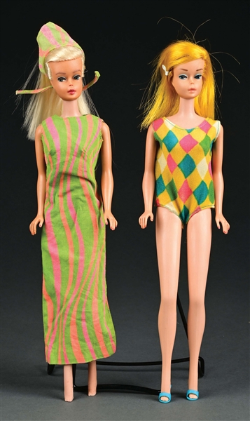 COLOR MAGIC WHITE BLONDE AND BLONDE BARBIES WITH OUTFITS