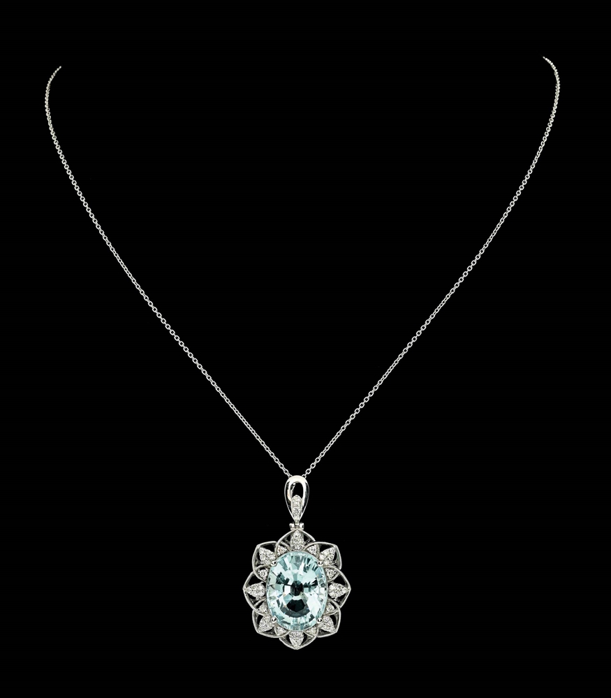 PLATINUM AQUAMARINE AND DIAMOND PENDANT W/ CHAIN