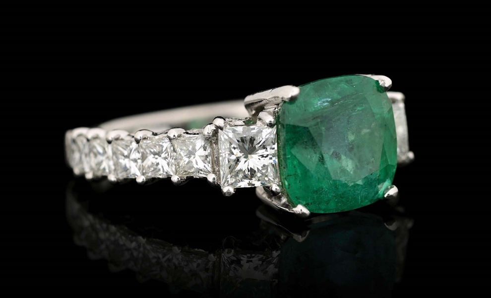 18K WHITE GOLD EMERALD AND DIAMOND RING W/ GIA REPORT