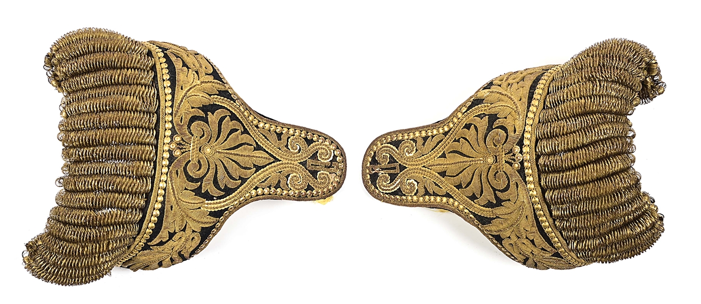 PAIR OF EMBROIDERED US ARMY ARTILLERY OR RIFLE WINGS, 1816-1821