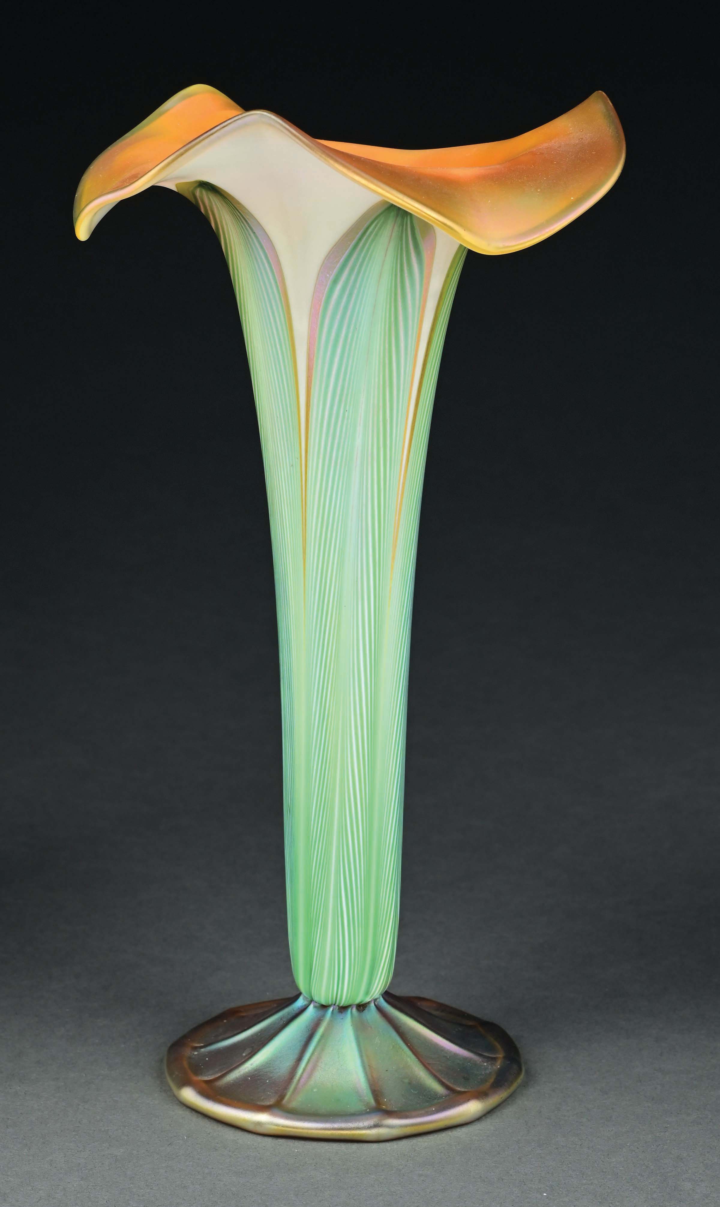 Lot Detail - QUEZAL IRIDESCENT GREEN PULLED FEATHER VASE