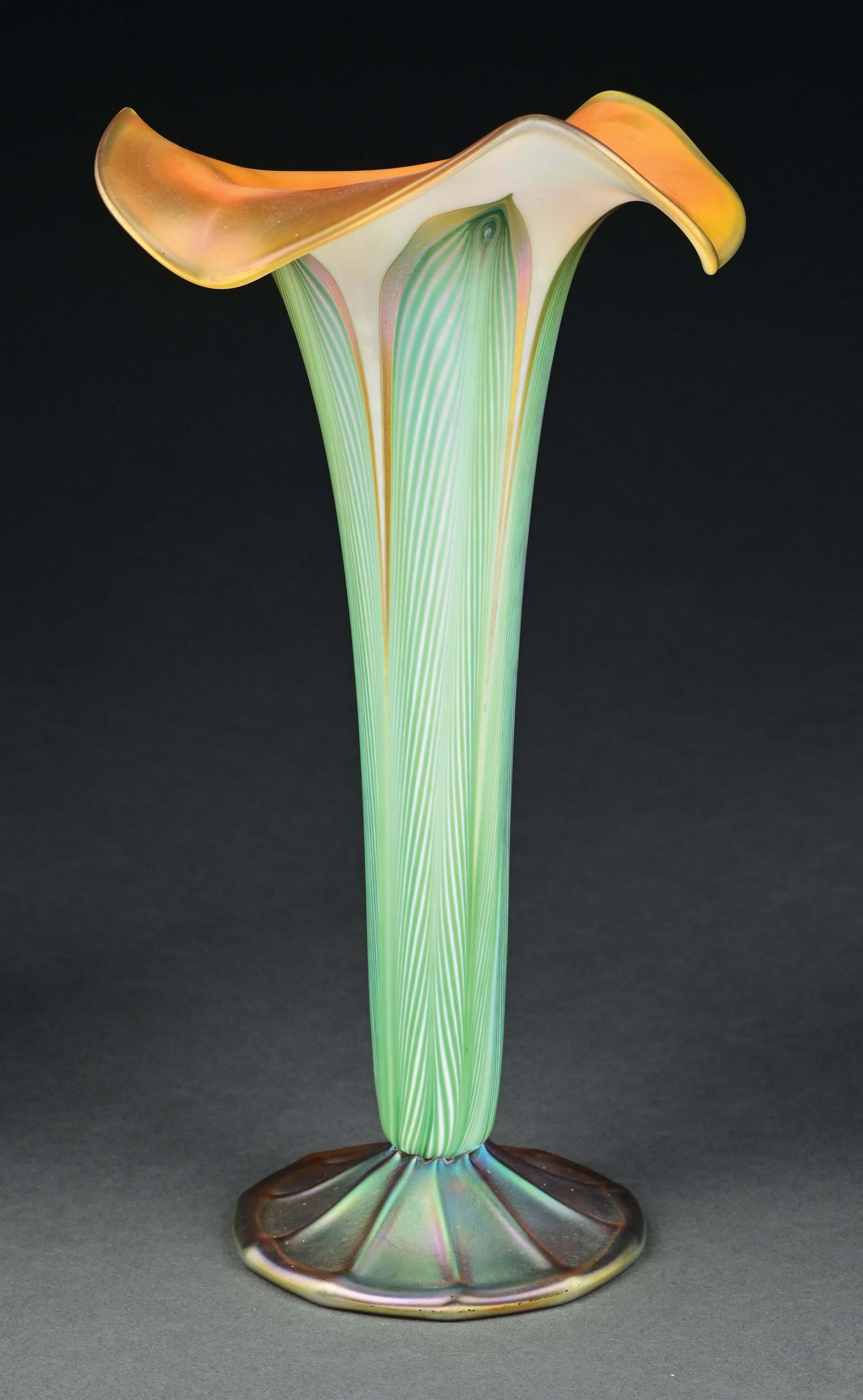 Lot Detail - QUEZAL IRIDESCENT GREEN PULLED FEATHER VASE