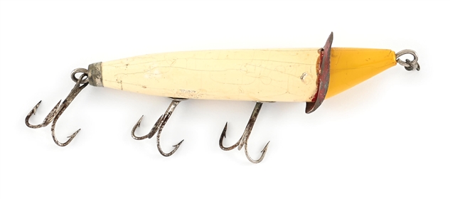 THREE HOOK SLOPENOSE WITH YELLOW HEAD