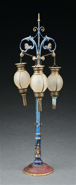 MARKLIN CAT. REF. 2374 HAND-PAINTED TRIPLE GLOBE LAMP POST