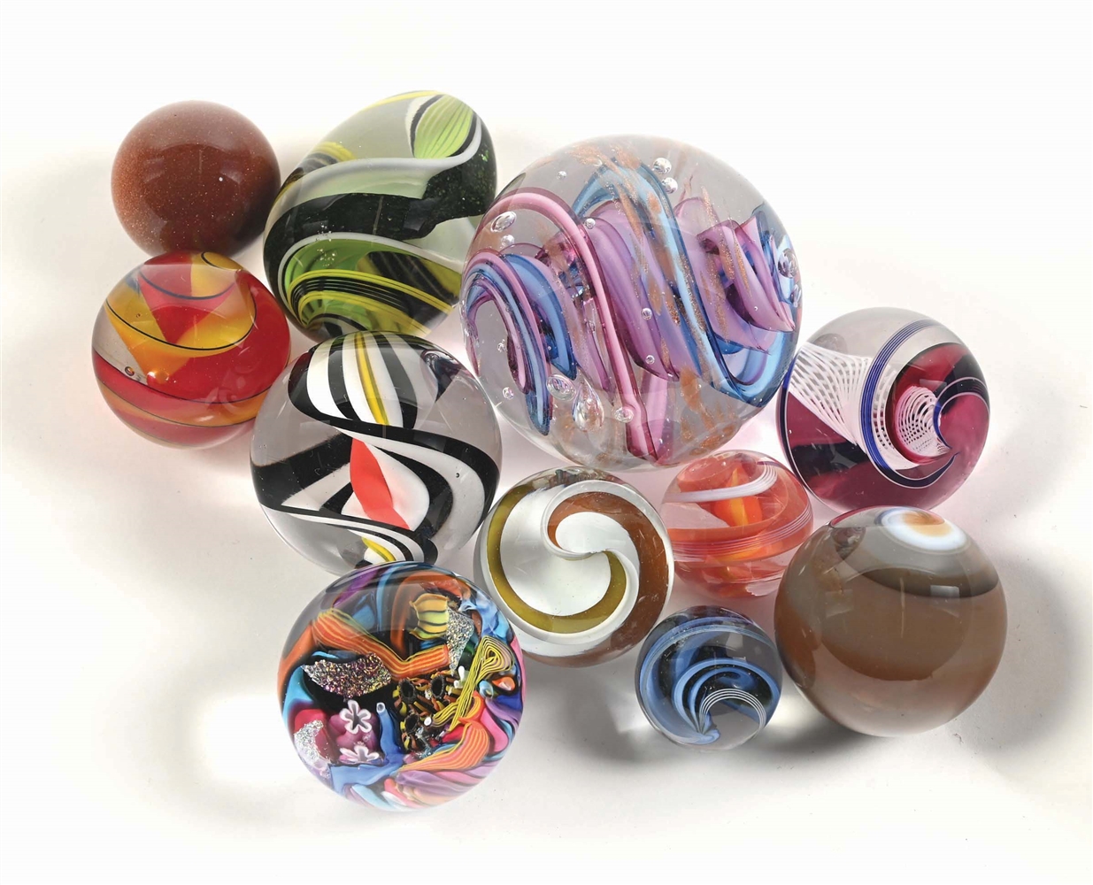 LOT OF 11: CONTEMPORARY MARBLES