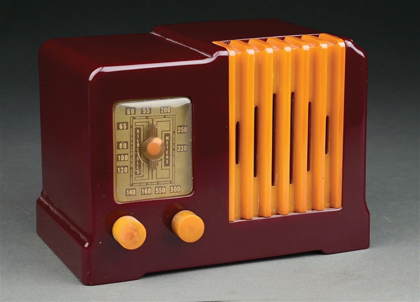 RARE GLOBE MODEL 532 CATALIN RADIO IN MERLOT AND YELLOW