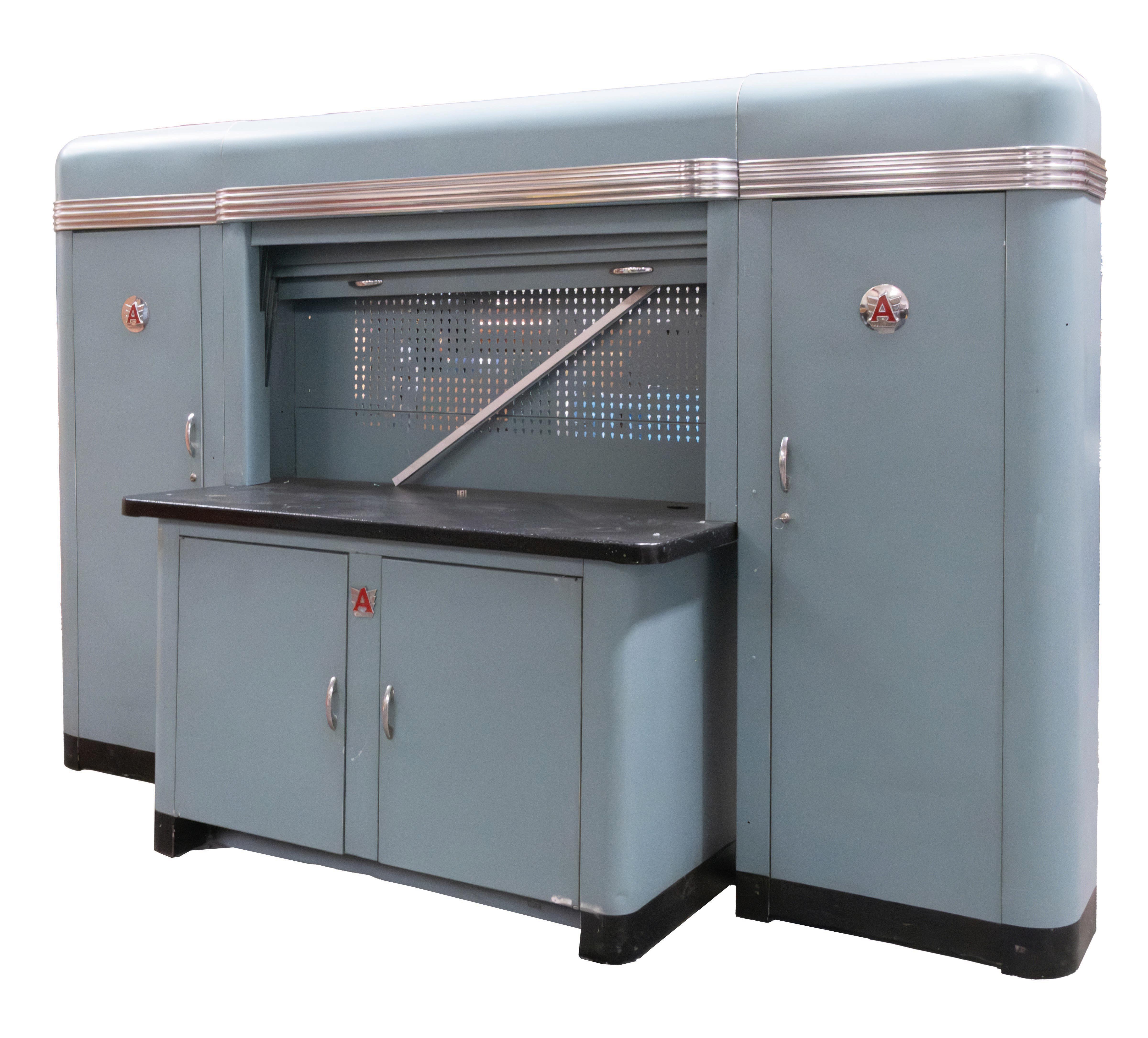 Lot Detail - ALEMITE AUTOMOTIVE SERVICE COUNTER