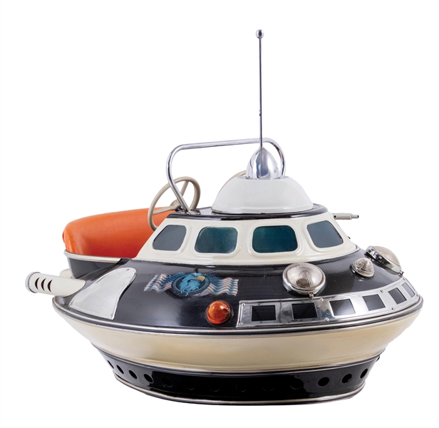 SPACE AGE AMUSEMENT PARK RIDE FLYING SAUCER 