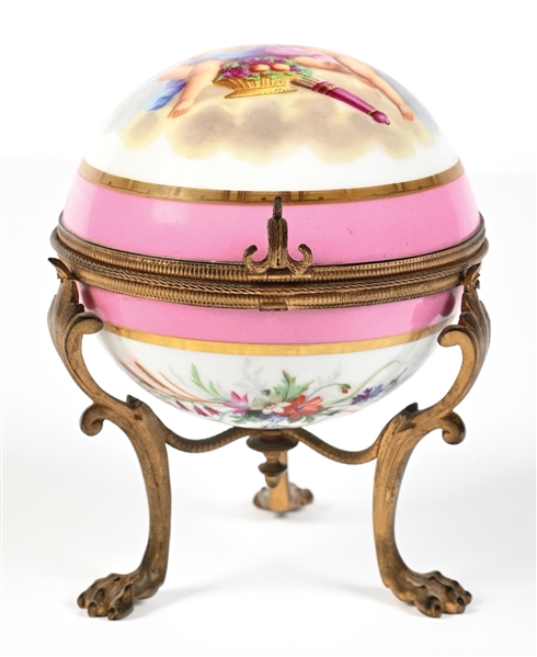 PORCELAIN CASKET PERFUME CADDY WITH CHERUB MOTIFS INCLUDING 4 PERFUMES