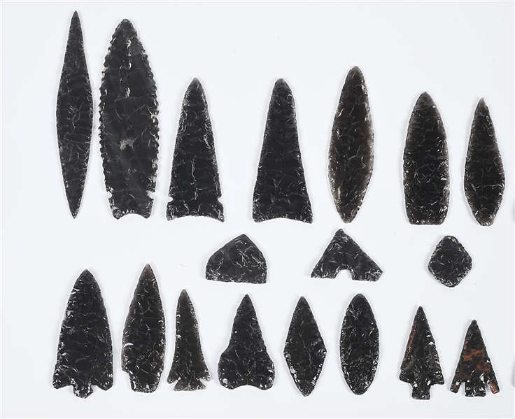 Modoc Obsidian Lot Detail - LOT OF 30: KLAMATH-MODOC OBSIDIAN POINTS