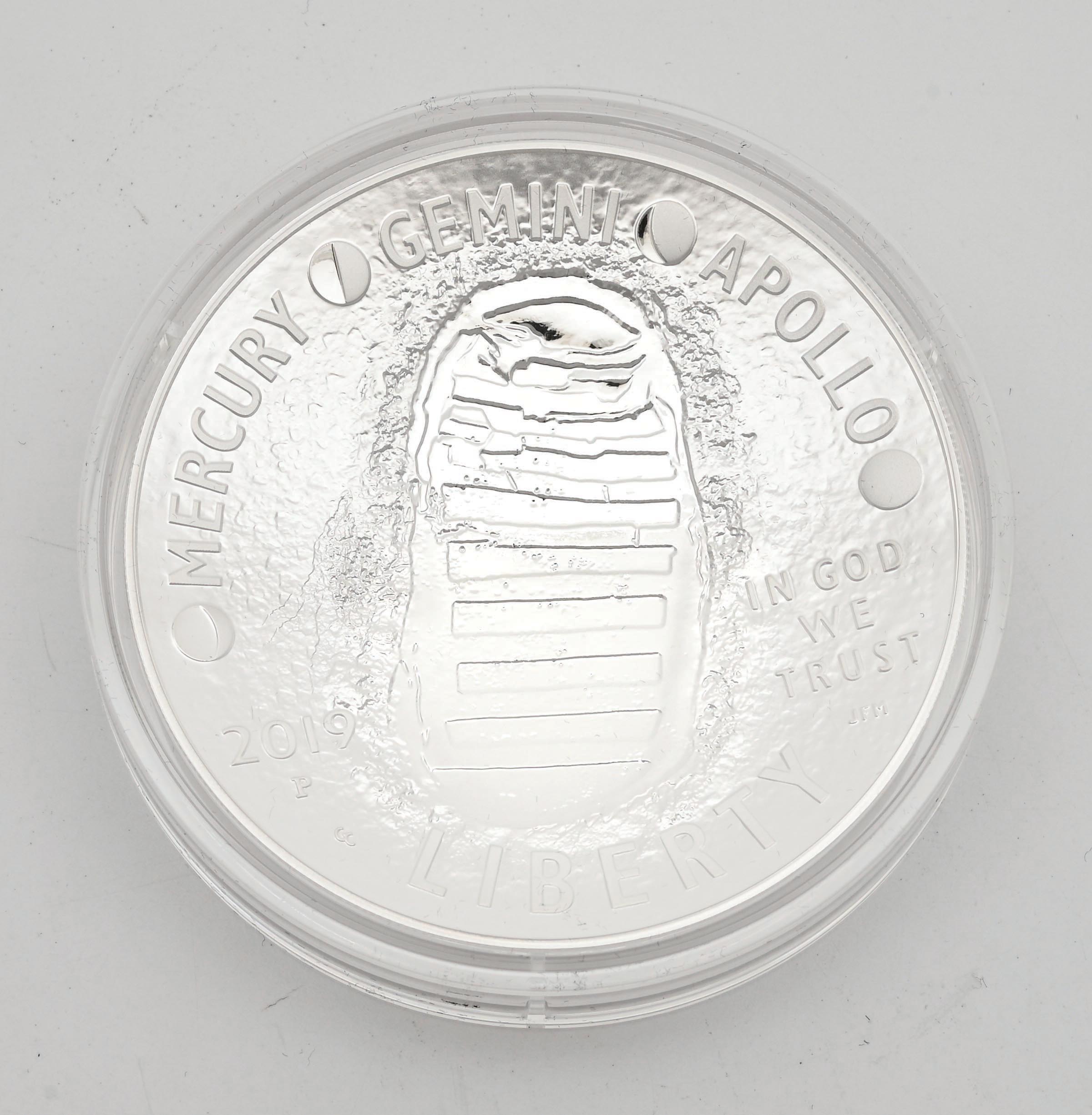 Lot Detail - U.S. MINT 2019 APOLLO 11 50TH ANNIVERSARY COMMEMORATIVE 5 ...