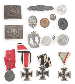 LOT OF GERMAN WWI AND WWII MEDALS, BUCKLES, AND TINNIES.