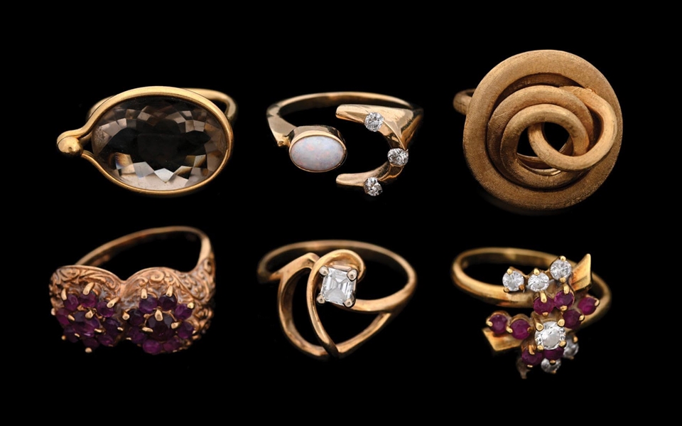 COLLECTION OF 6: LADIES YELLOW GOLD RINGS