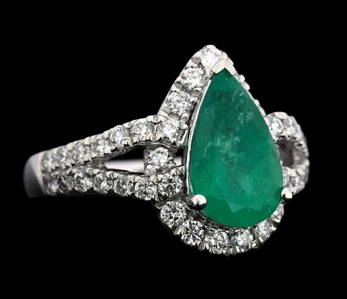 PLATINUM EMERALD & DIAMOND RING W/GIA REPORT