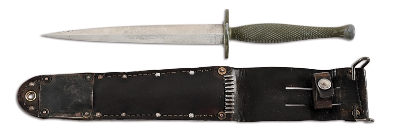 US WWII CAMILLUS MARINE CORPS RAIDER STILETTO.