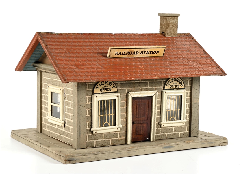 EARLY SCHOENHUT NO. 121 RAILROAD STATION MADE FOR LIONEL