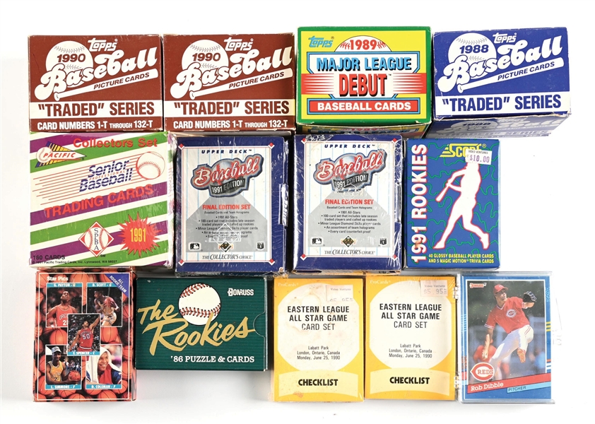 LARGE LOT OF BASEBALL TRADING CARDS 