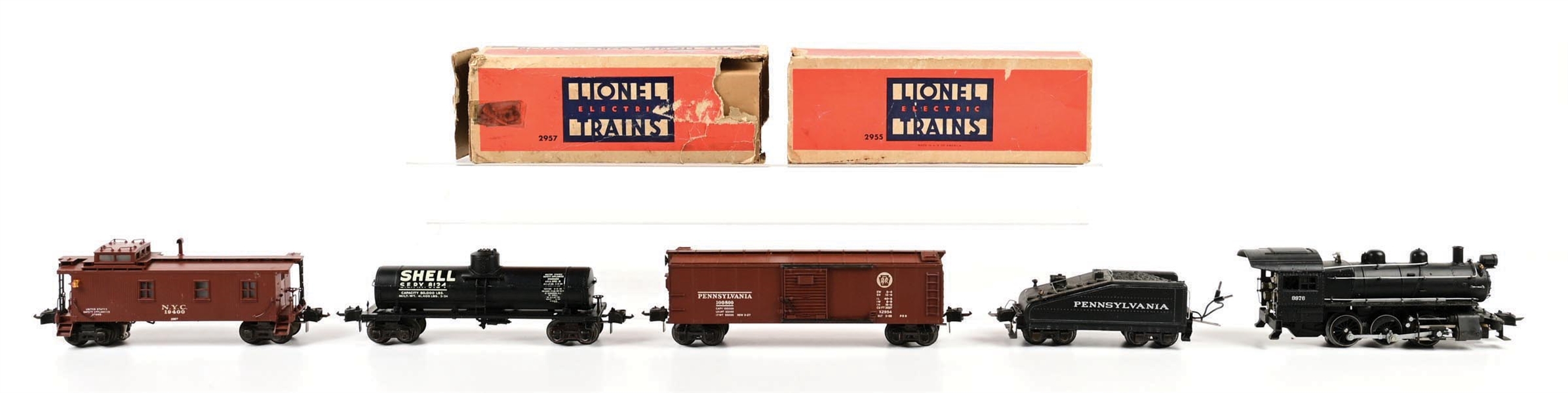 LOT OF 5: PRE-WAR LIONEL O-GA. NO. 227 STEAM LOCO W/ ASSORTED FREIGHT CARS & BOX