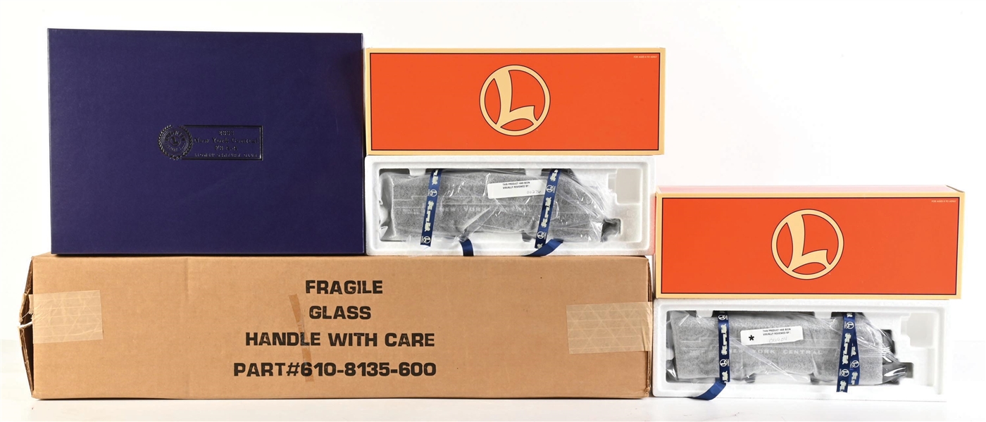 LIONEL O-GA. 6-1835 NEW YORK CENTRAL NO. 2333 F3 AA DIESEL LOCMOTIVES WITH DISPLAY CASE