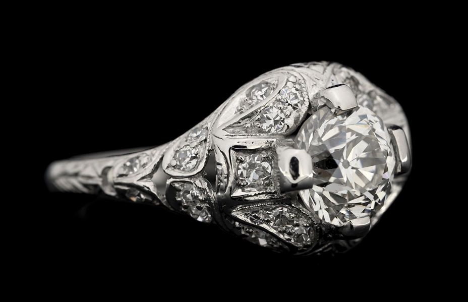 PLATINUM ESTATE 1.65CT TW DIAMOND RING W/REPORT 