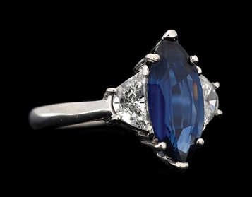 PLATINUM SAPPHIRE & DIAMOND RING W/GIA REPORT
