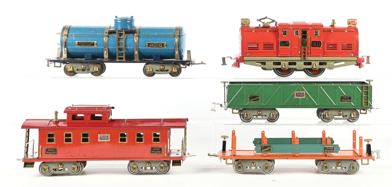 AMERICAN FLYER PREWAR STANDARD GAUGE NO. 4633 ELECTRIC LOCOMOTIVE AND FOUR ASSORTED STD. GAUGE FREIGHT CARS