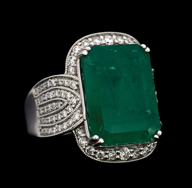 PLATINUM EMERALD & DIAMOND RING W/GIA REPORT