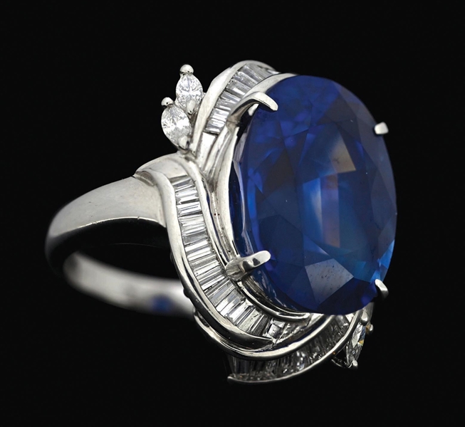 PLATINUM SAPPHIRE & DIAMOND RING W/GIA REPORT