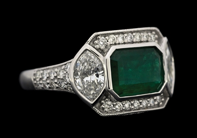 PLATINUM EMERALD & DIAMOND RING W/REPORT