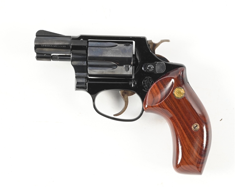 (C) SMITH & WESSON MODEL 37 AIRWEIGHT DOUBLE ACTION REVOLVER WITH BOX.