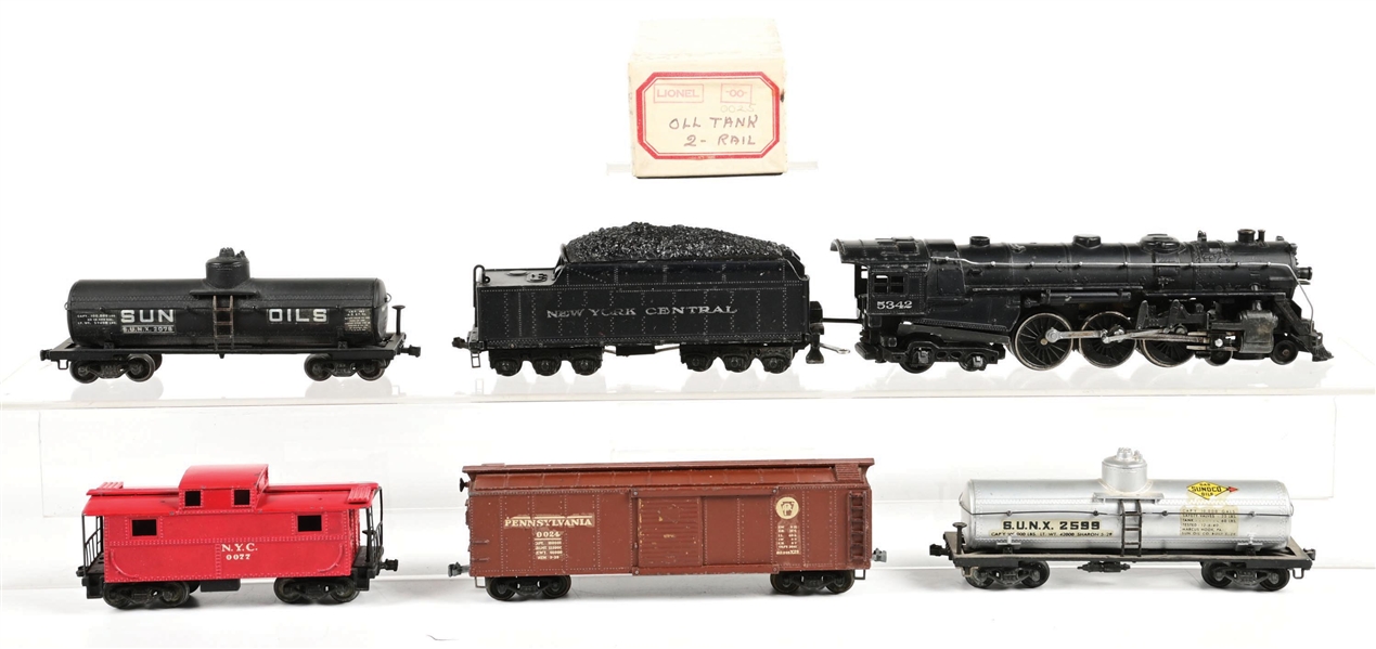 PRE-WAR LIONEL OO-GA. NEW YORK CENTRAL HUDSON STEAM LOCOMOTIVE & 4 FREIGHT CARS