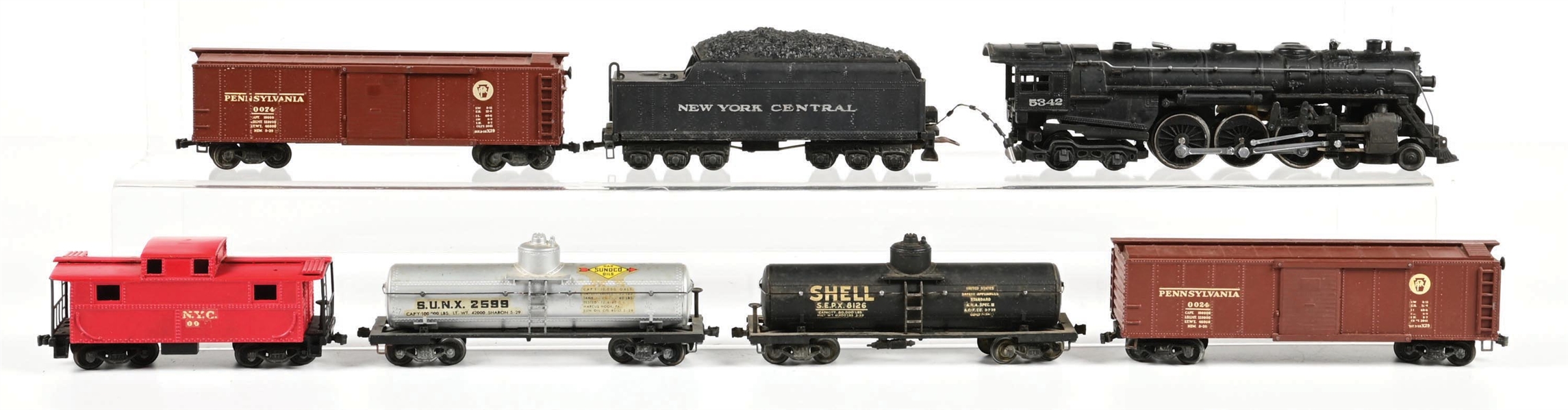 PRE-WAR LIONEL OO-GA. NEW YORK CENTRAL HUDSON STEAM LOCOMOTIVE & TENDER W/ 5 ASSORTED FREIGHT CARS