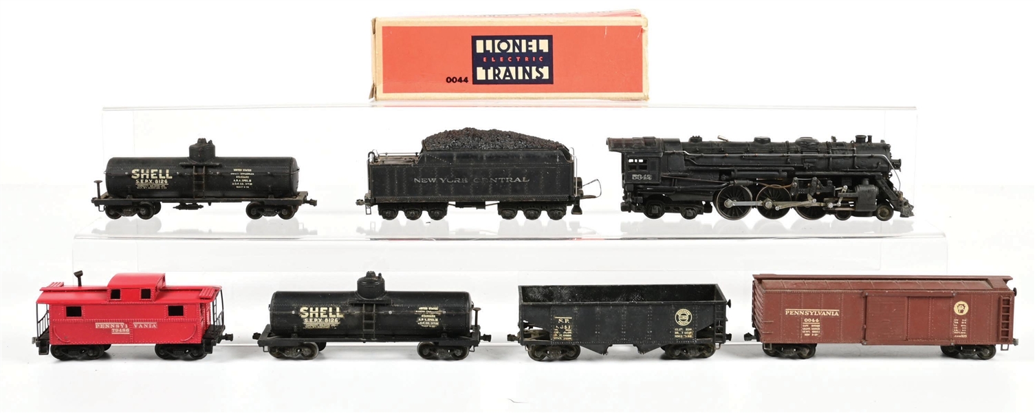 PRE-WAR LIONEL OO-GA. NEW YORK CENTRAL HUDSON STEAM LOCOMOTIVE & TENDER W/ 5 ASSORTED FREIGHT CARS