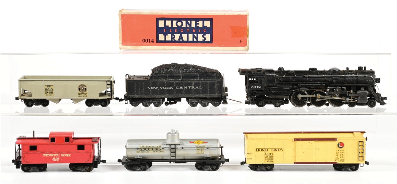 PRE-WAR LIONEL OO-GA. NEW YORK CENTRAL HUDSON STEAM LOCOMOTIVE, TENDER, & 4 FREIGHT CARS