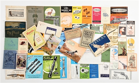 LARGE LOT OF 44 VINTAGE AMERICAN GUN CATALOGS, SCOPES, POWDER & PAPER.