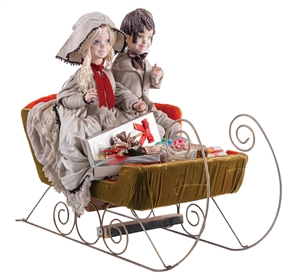 HOLIDAY WINDOW DISPLAY WITH CHRISTMAS SLEIGH AND ANIMATED KISSING COUPLE