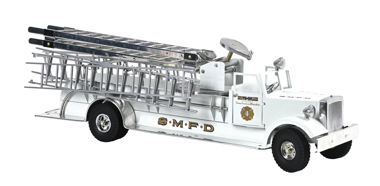 SMITH-MILLER PRESSED STEEL FIRE DEPARTMENT WHITE LADDER TRUCK W/ BOX
