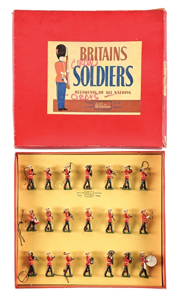 POST-WAR W. BRITAINS U.S. MARINE CORPS BAND SET NO. 2014 W/ BOX