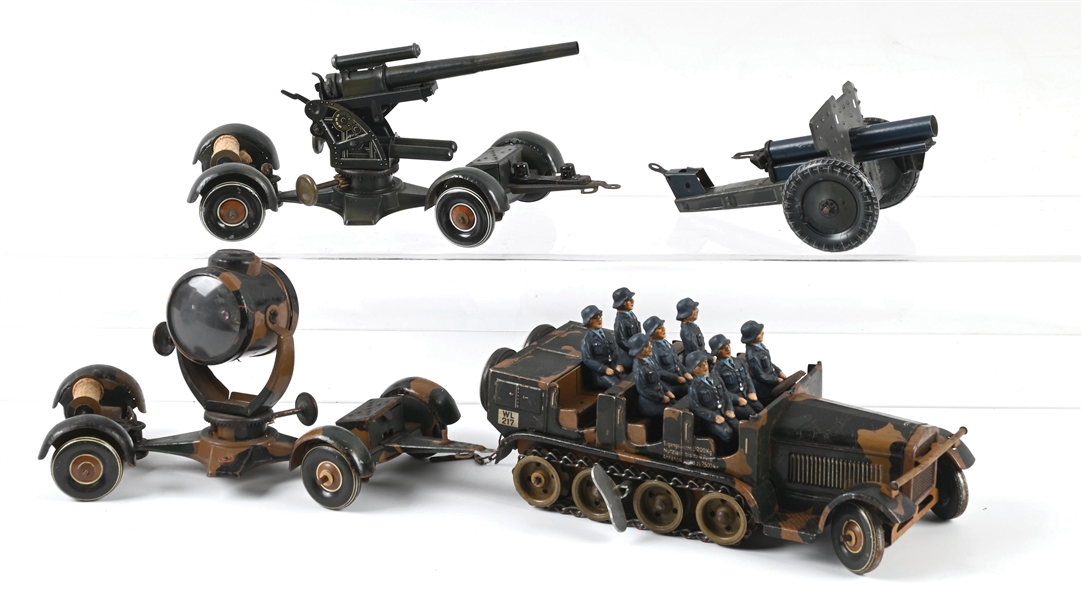 LOT OF 4: TIPP & CO. GERMAN TINPLATE HALF TRACK W/ 8 SOLDIERS, SEARCHLIGHT AND CANNONS
