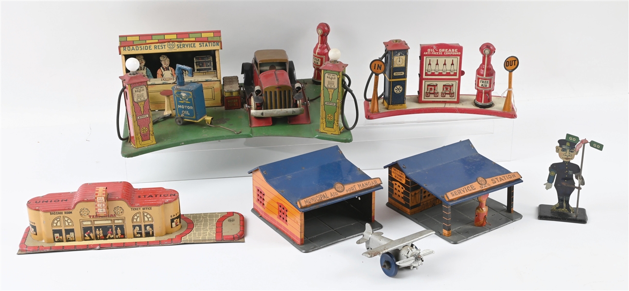 LOT OF 8: LOUIS MARX TIN ROADSIDE REST SERVICE STATIONS AND MUNICIPAL AIRPORT HANGER W/ AIRPLANE