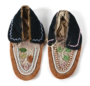 IROQUOIS MOCCASINS